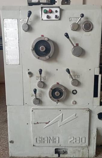 Used Giana 280 Lathe Machine