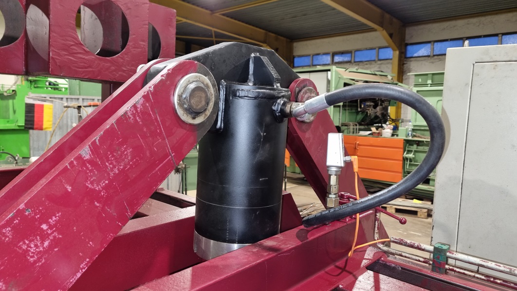 Refurbished Ballenpresse Avermann, Typ AVOS 1410M, Presskraft 70 t