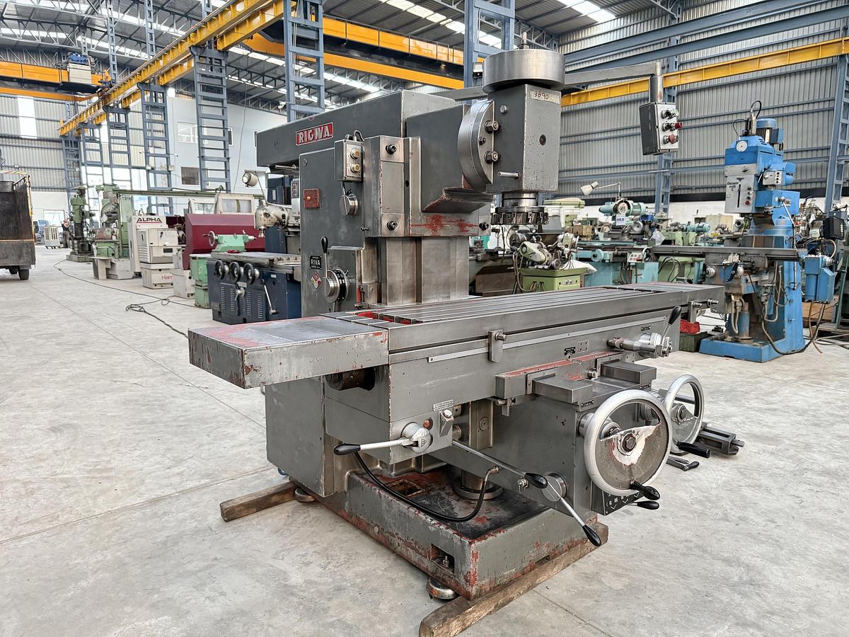 Used Rigiva Italy 1500 mm x 355 mm Universal Milling Machine