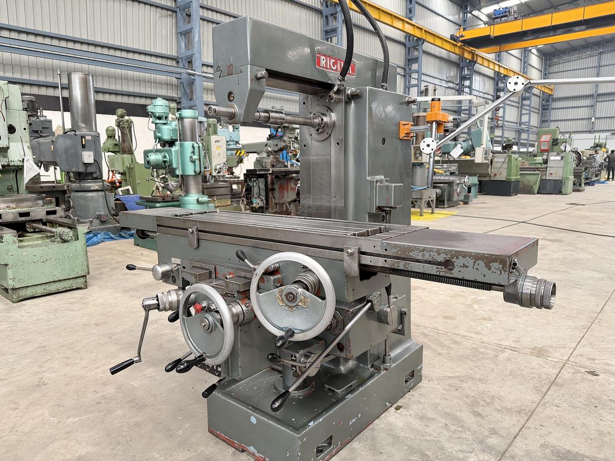 Used Rigiva Italy 1100 mm x 300 mm Universal Milling Machine