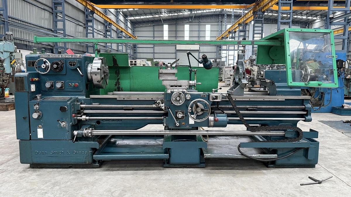 Used DSG England Type 2112 x 2000 mm Heavy Duty Lathe Machine