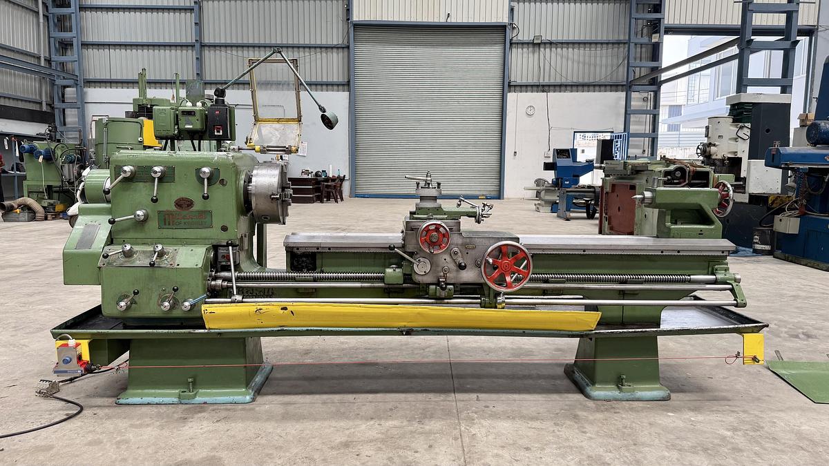 Used Mitchell England 1830 mm Job Length Gap-Bed Lathe Machine