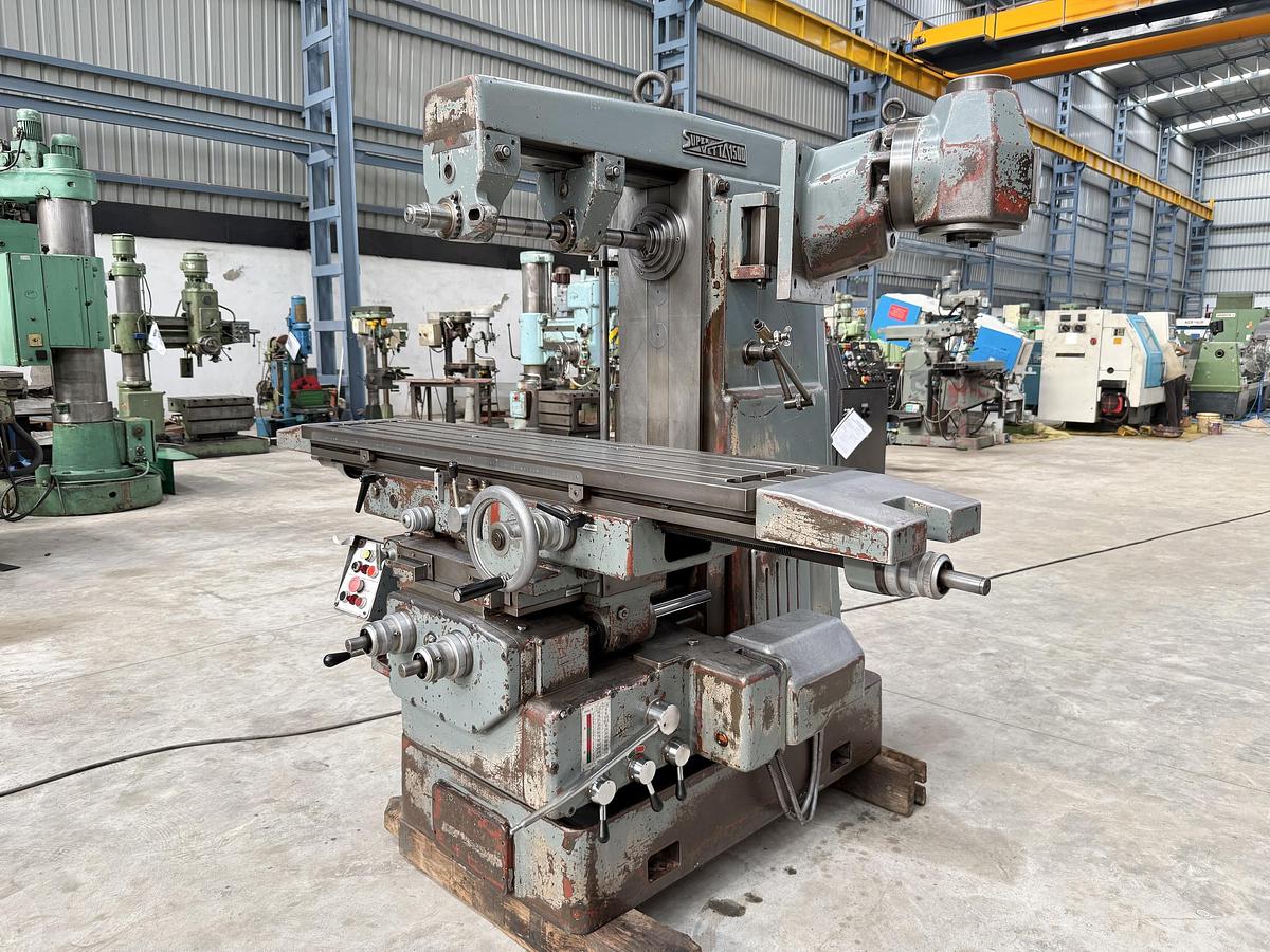 Used Super Vetta Italy 1500 mm x 320 mm Universal Milling Machine