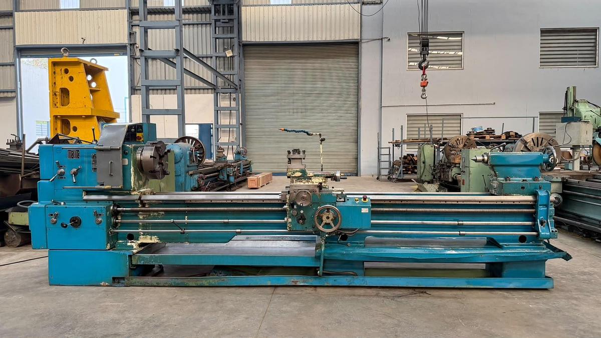 Used TOS-Trens SN-71C / 3000 Gap-Bed Lathe Machine