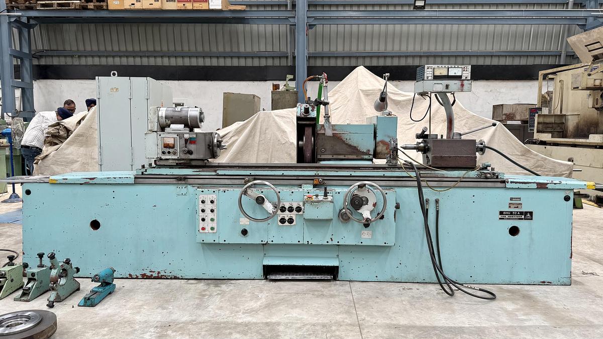 Used TOS Hostivar BHU-32A / 1500 Heavy Duty Cylindrical Grinder Machine