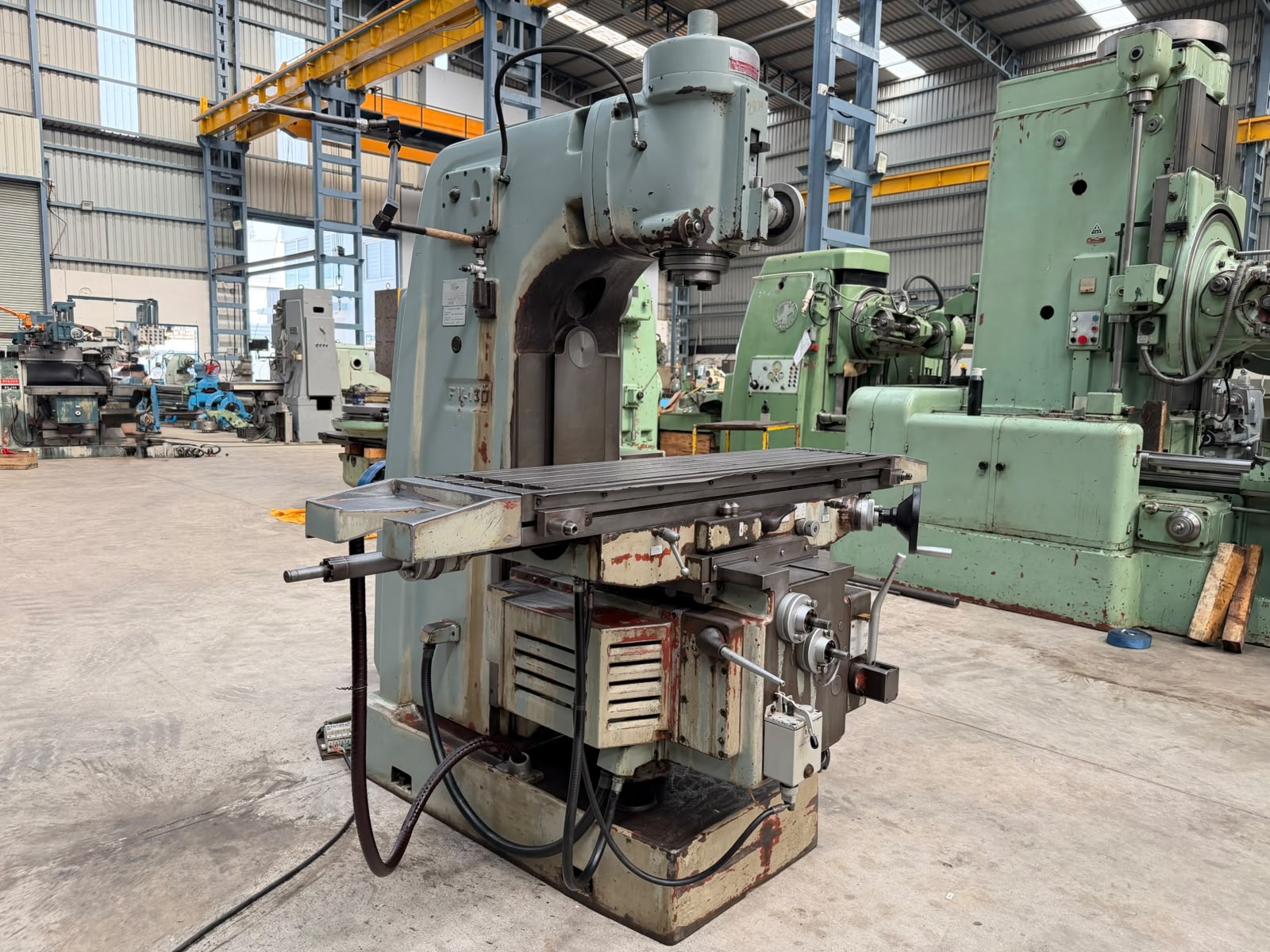 Used Tiger Italy 1400 mm x 325 mm Vertical Milling Machine