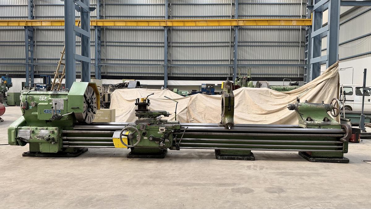 Used Poreba TR-90 x 4000 Heavy Duty Lathe Machine
