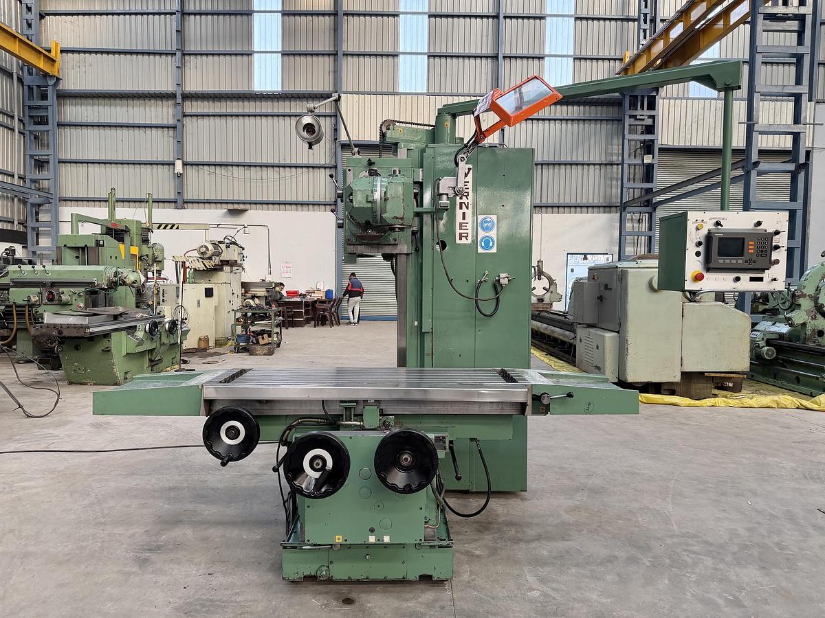 Used Vernier France DB-520 1600 mm x 500 mm Bed type Milling Machine