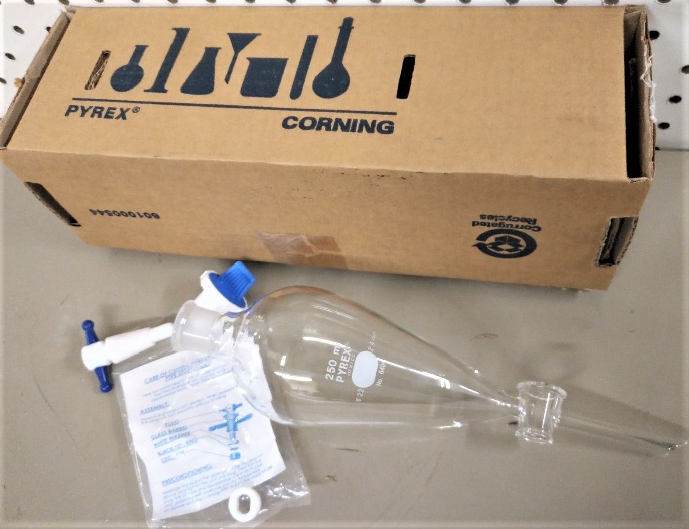 New Open Box Corning PYREX 6404-250 Separatory Funnel - 250mL