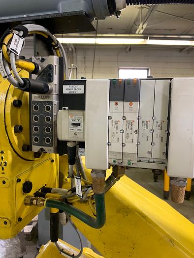 Refurbished PREVIOUSLY REFURBISHED 2003 FANUC R2000iA/125L W/ DEVICENET AND BASEPLATE