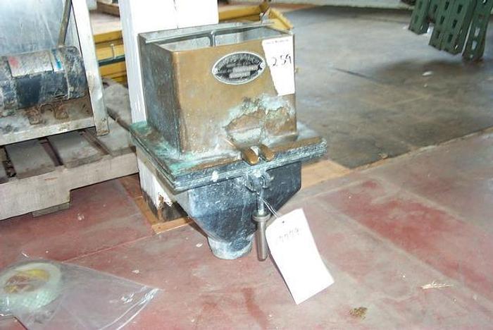 Used LABORATORY EQUIPMENT #17779