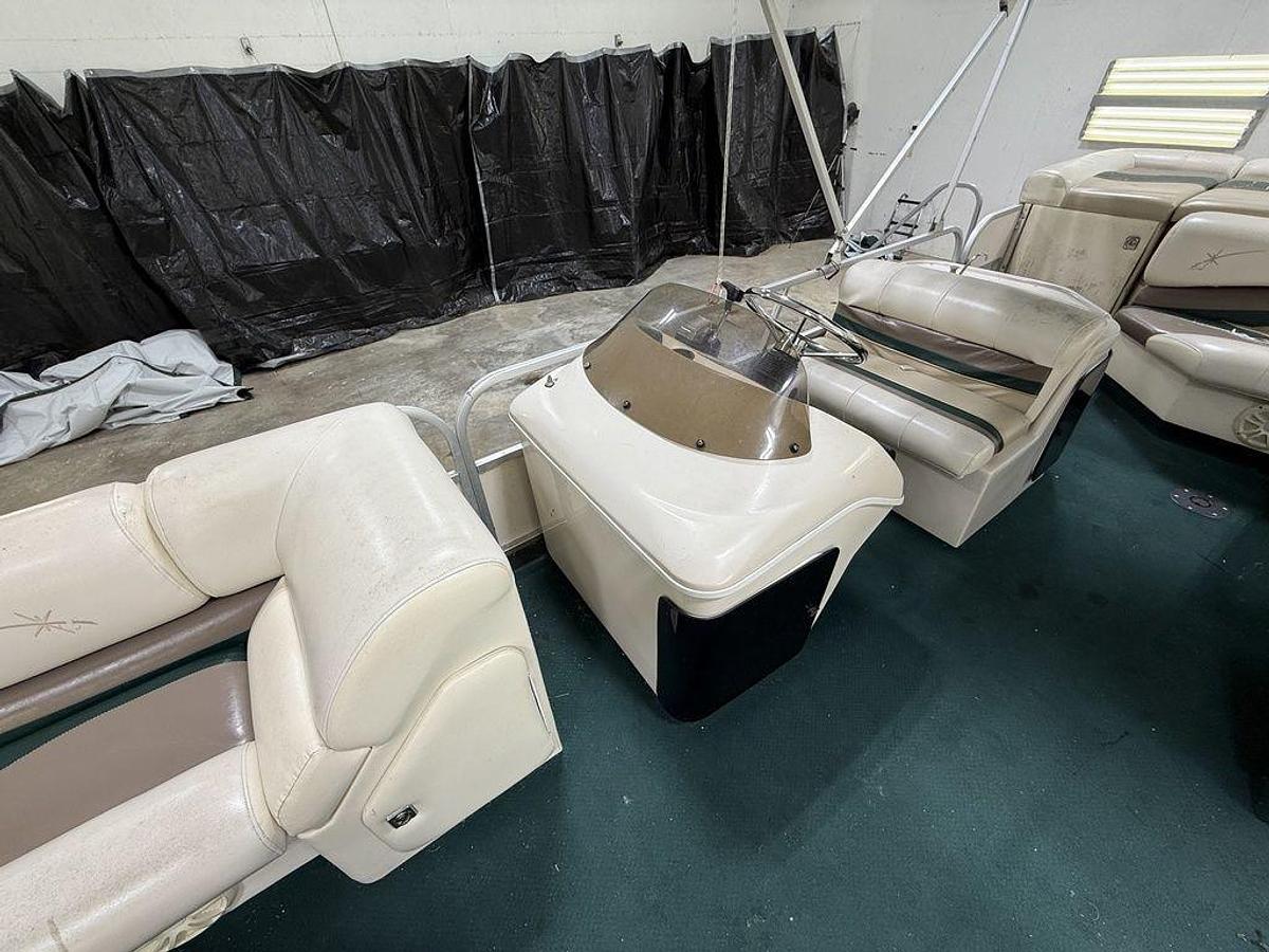 Used 1999 Starcraft Stardeck 240 Elite