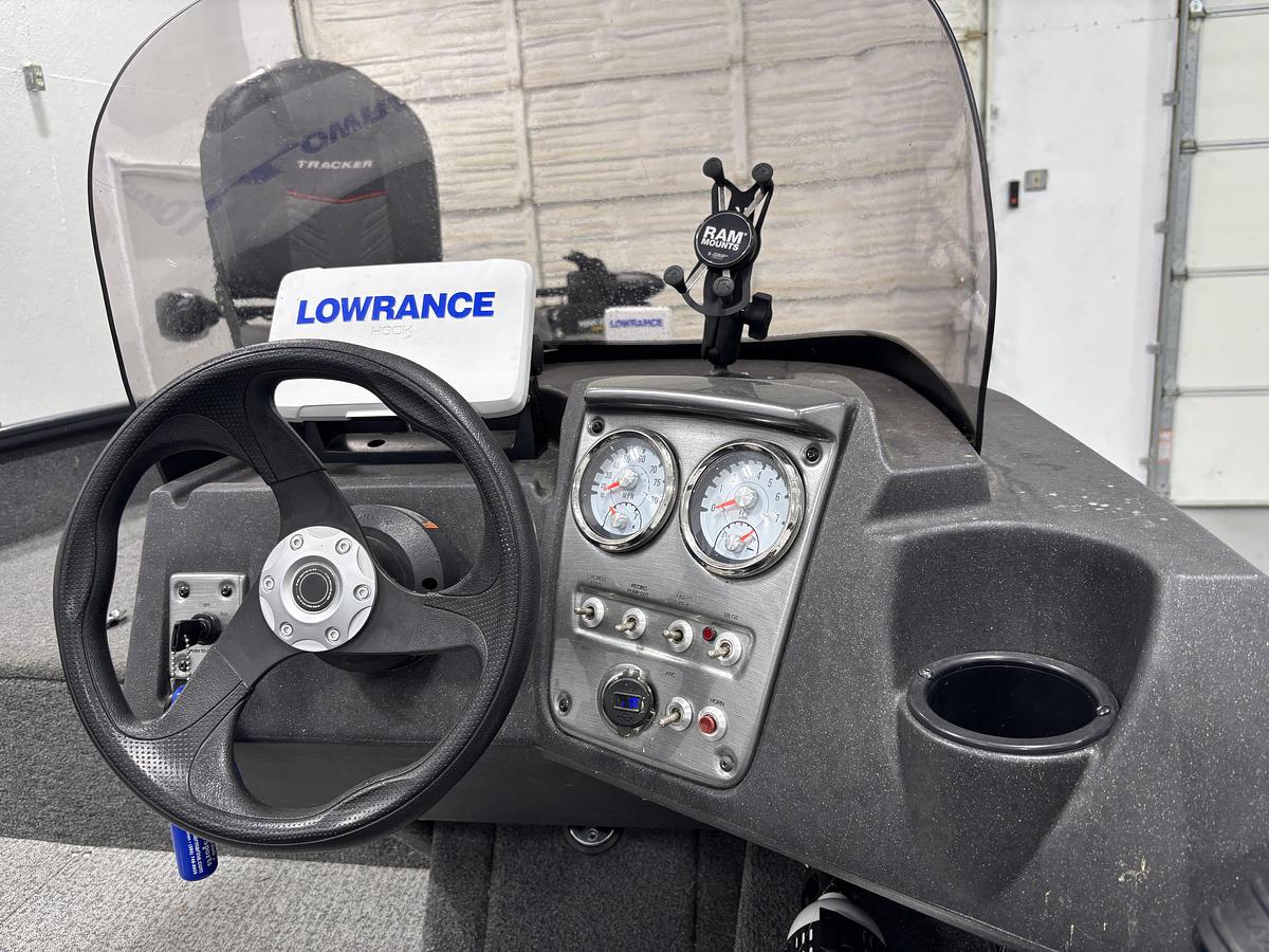 Used 2021 Tracker Pro Guide V-16