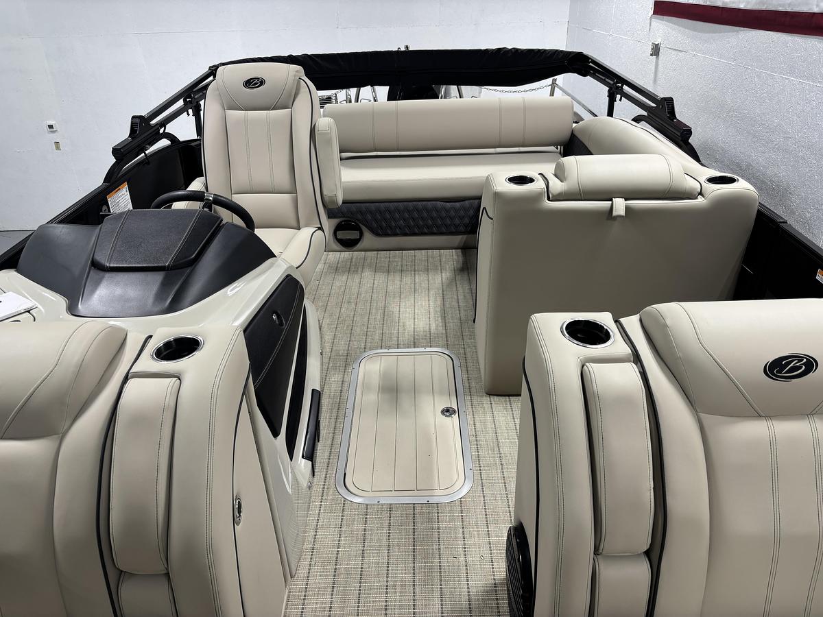 Used 2019 Barletta Boats L23UC