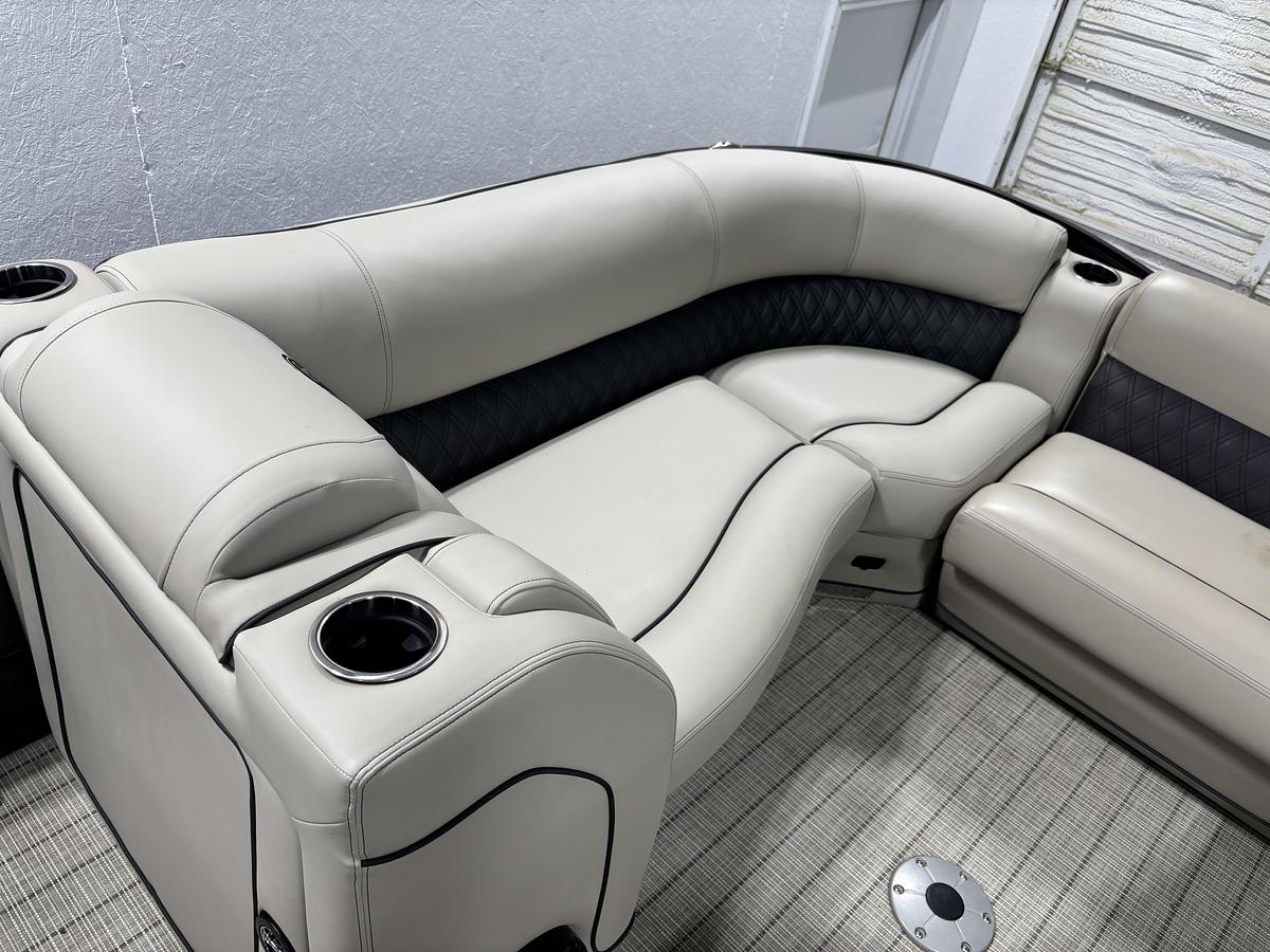 Used 2019 Barletta Boats L23UC