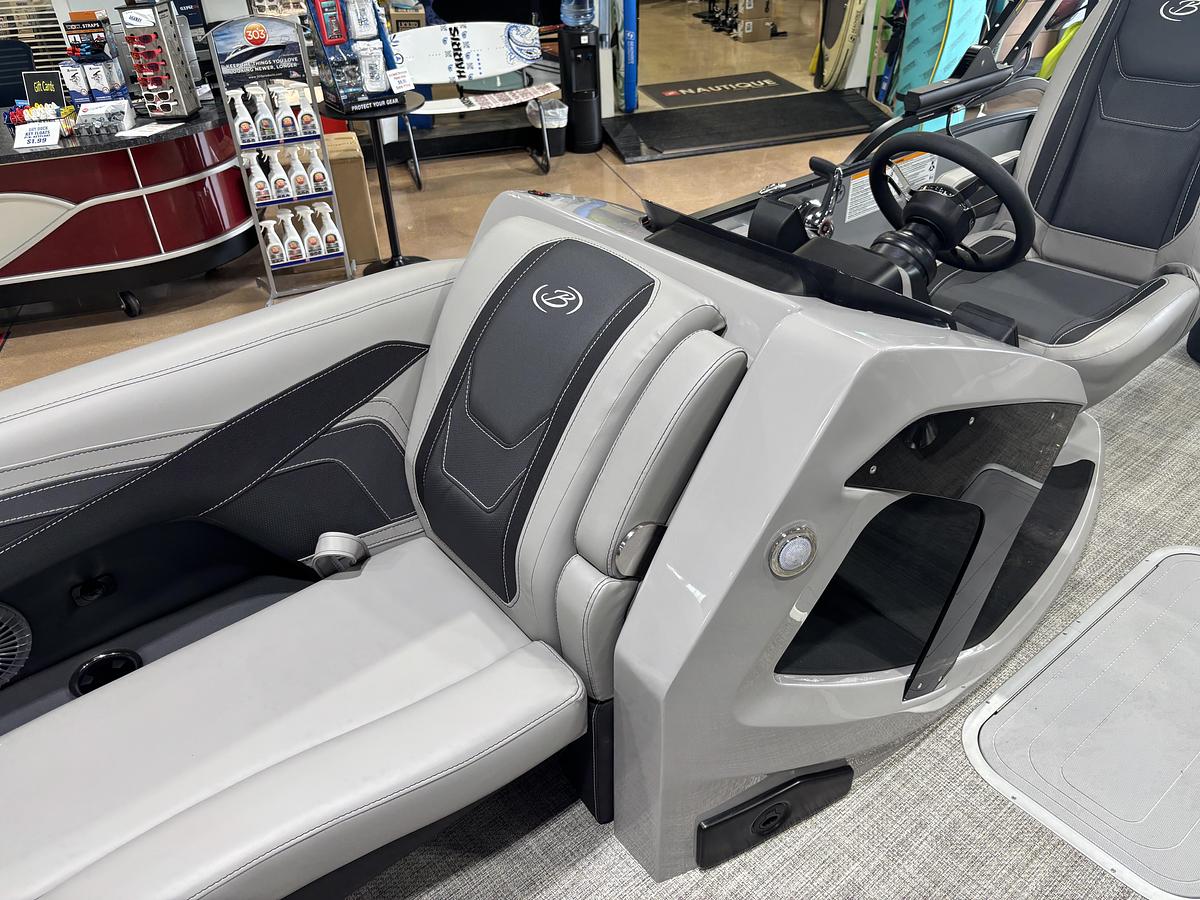 2027 Barletta Boats Cabrio C22UC