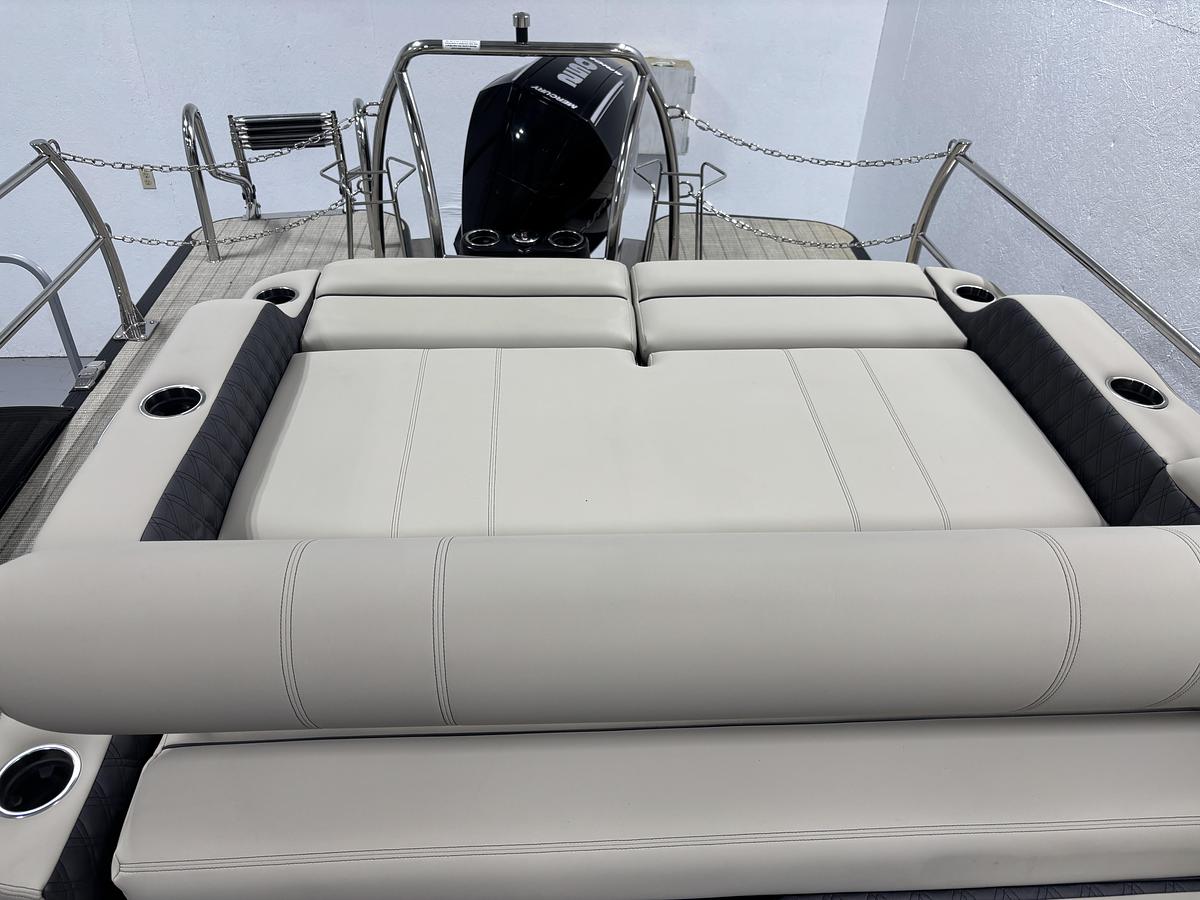 Used 2019 Barletta Boats L23UC