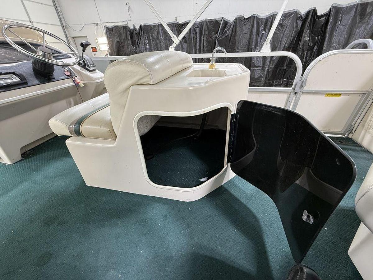 Used 1999 Starcraft Stardeck 240 Elite