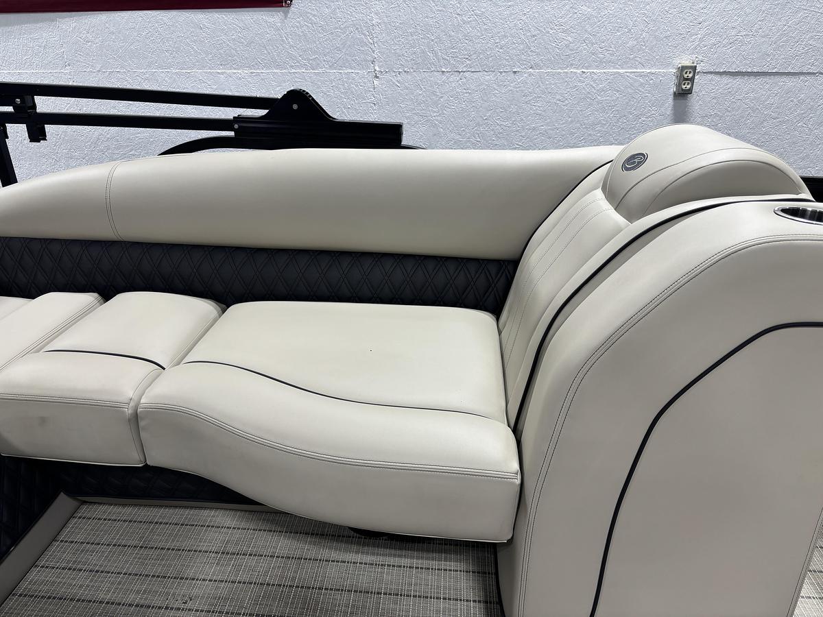 Used 2019 Barletta Boats L23UC