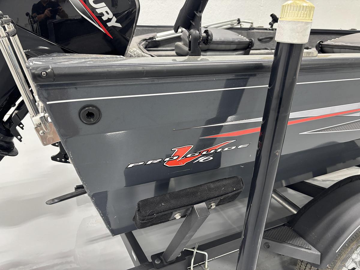 Used 2021 Tracker Pro Guide V-16