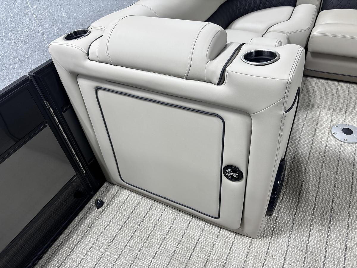 Used 2019 Barletta Boats L23UC