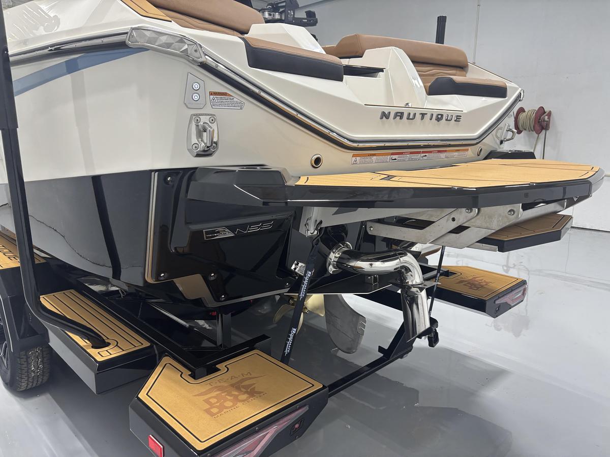 2027 Nautique G23