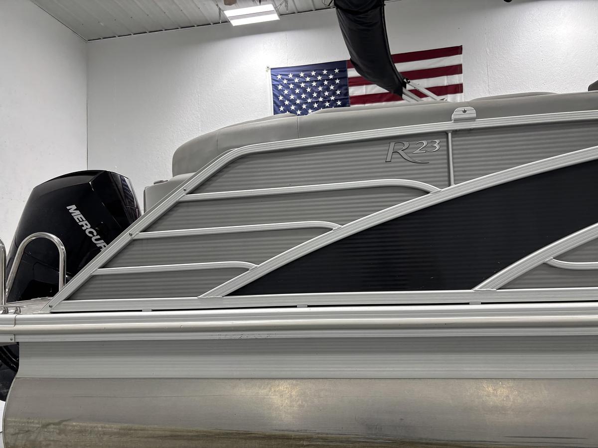 Used 2021 Bennington 23RFB ESP Tritoon
