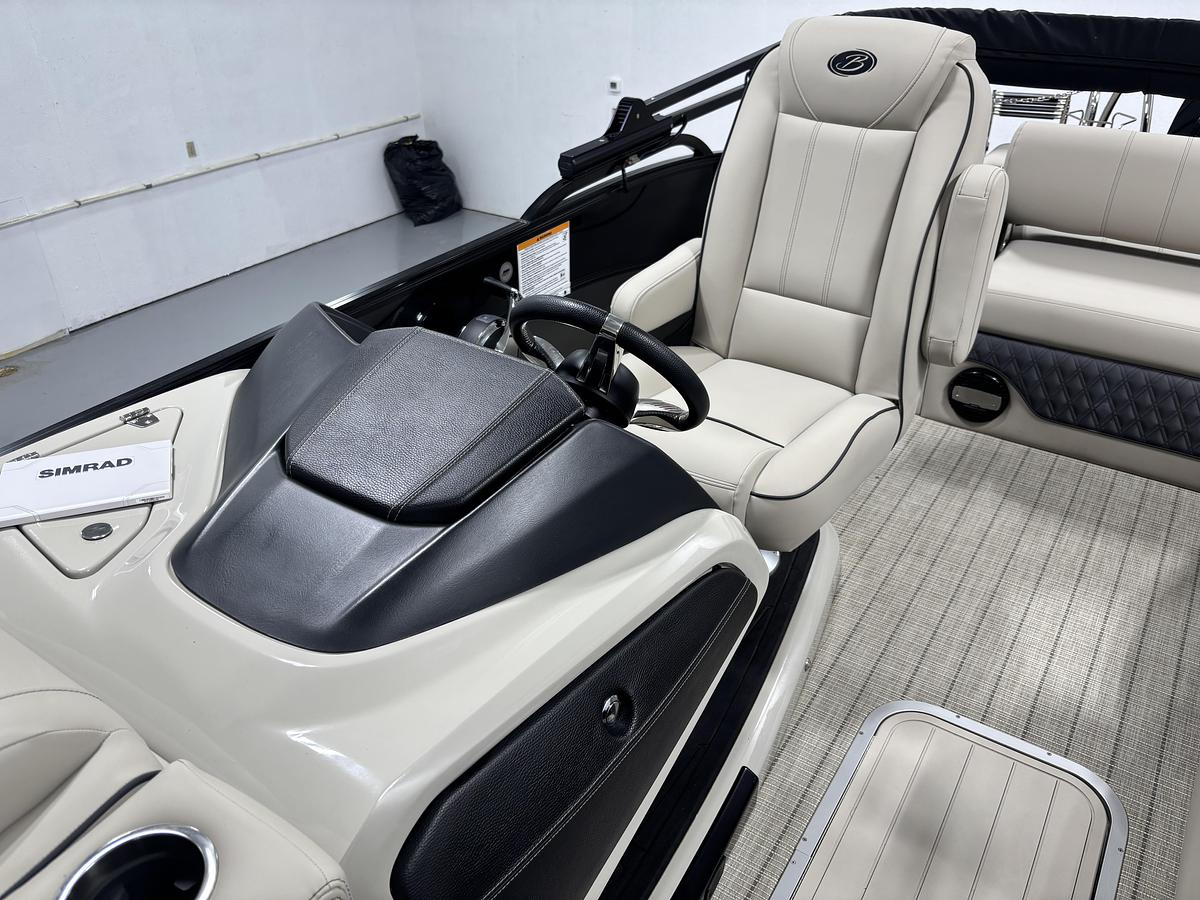 Used 2019 Barletta Boats L23UC