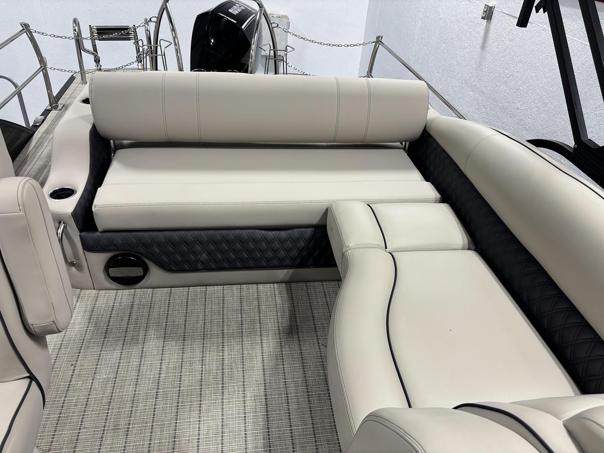 Used 2019 Barletta Boats L23UC