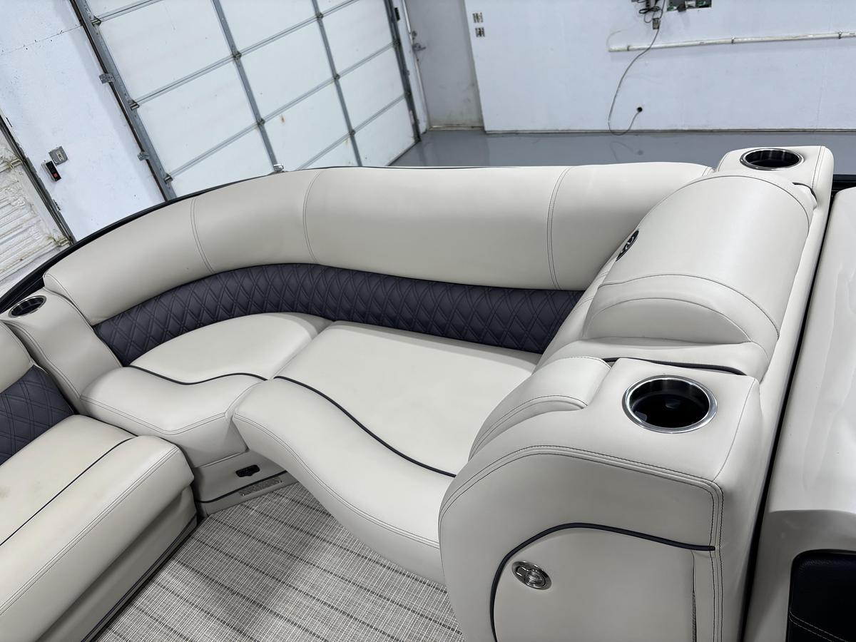 Used 2019 Barletta Boats L23UC