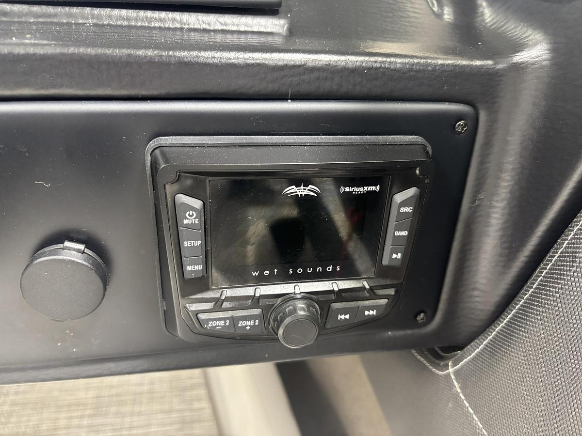 Used 2021 Crownline 210SS