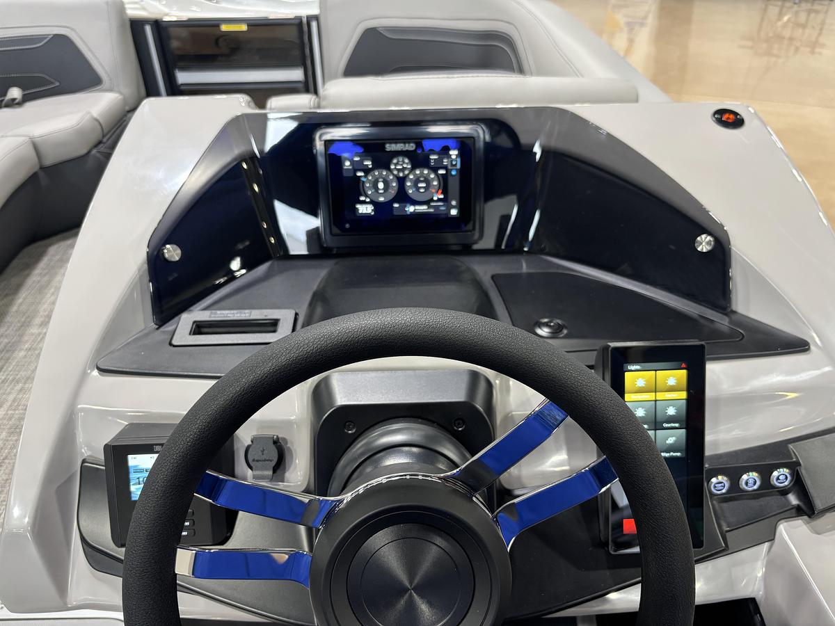 2027 Barletta Boats Cabrio C22UC