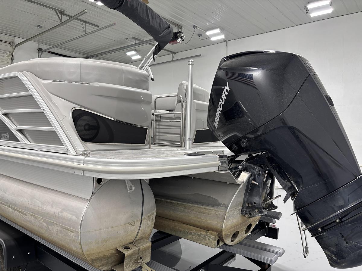Used 2021 Bennington 23RFB ESP Tritoon