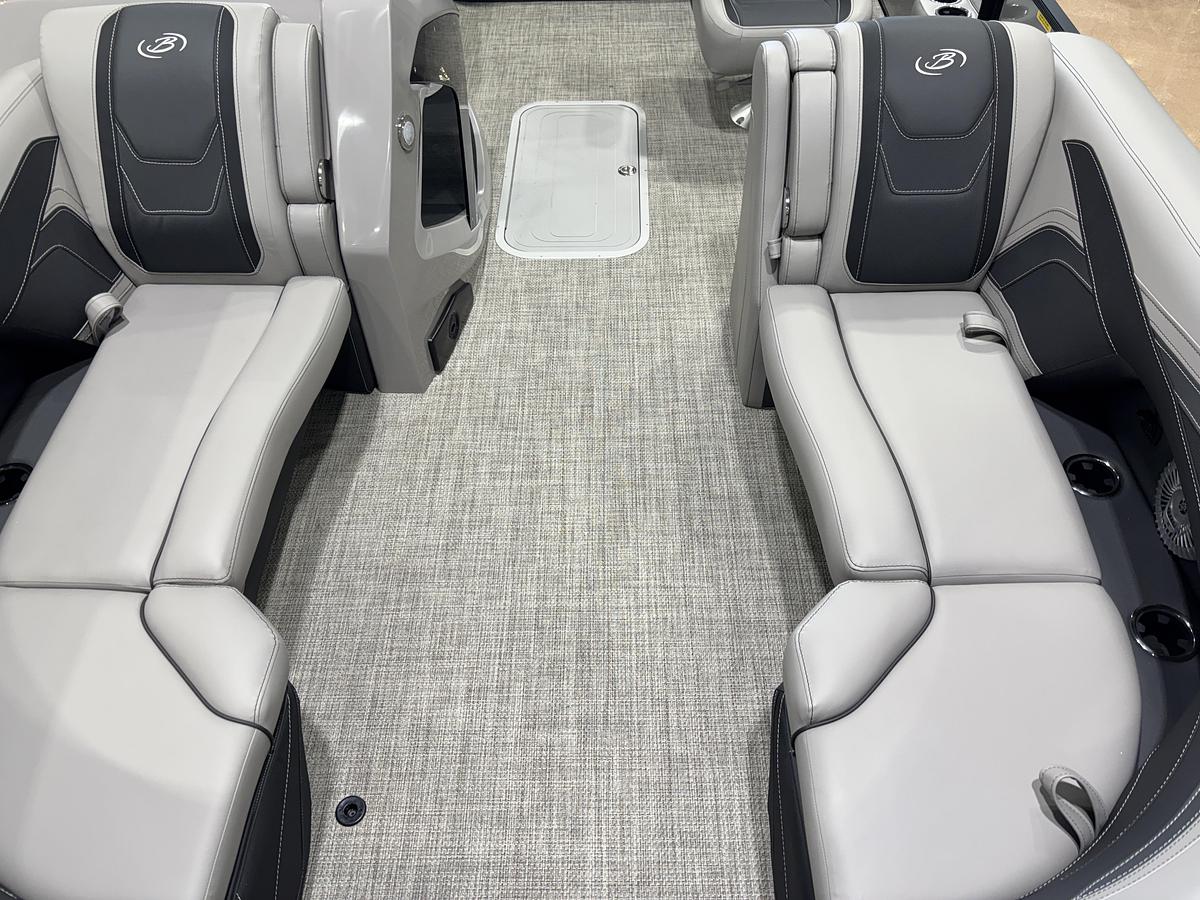 2027 Barletta Boats Cabrio C22UC