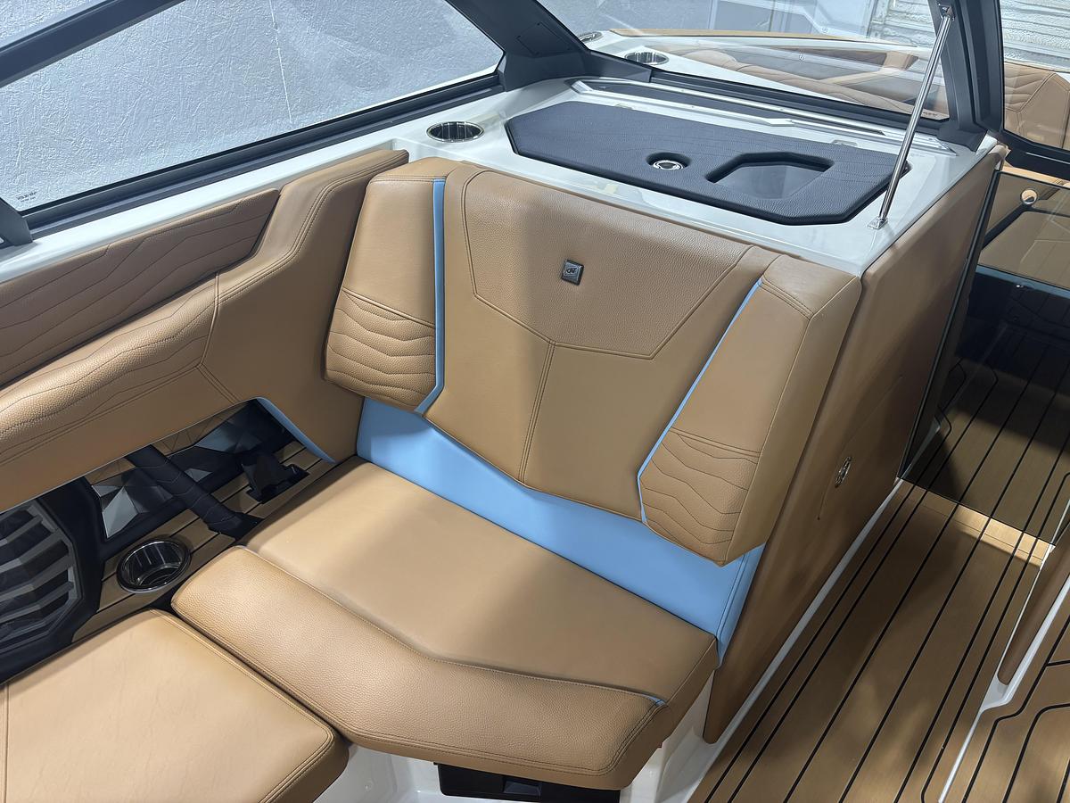 2027 Nautique G23