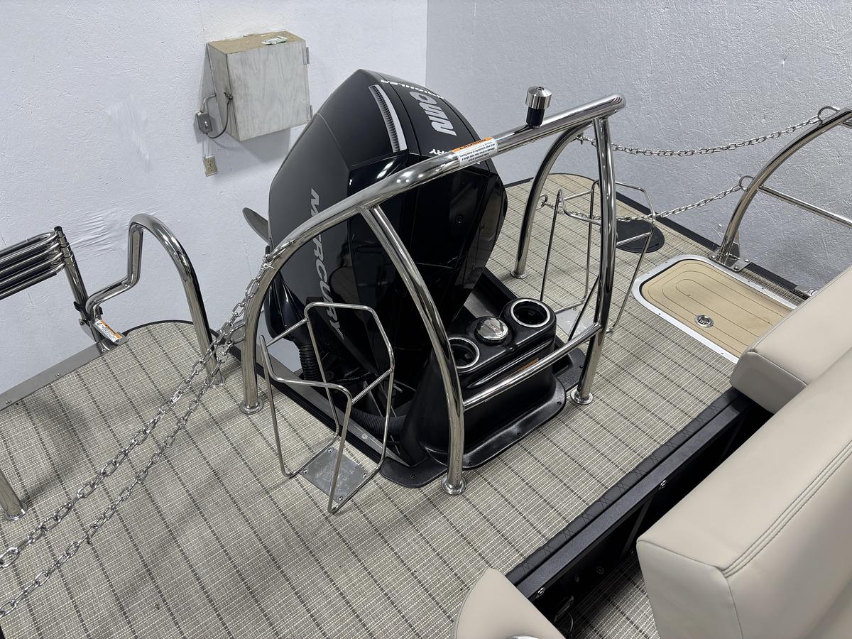 Used 2019 Barletta Boats L23UC