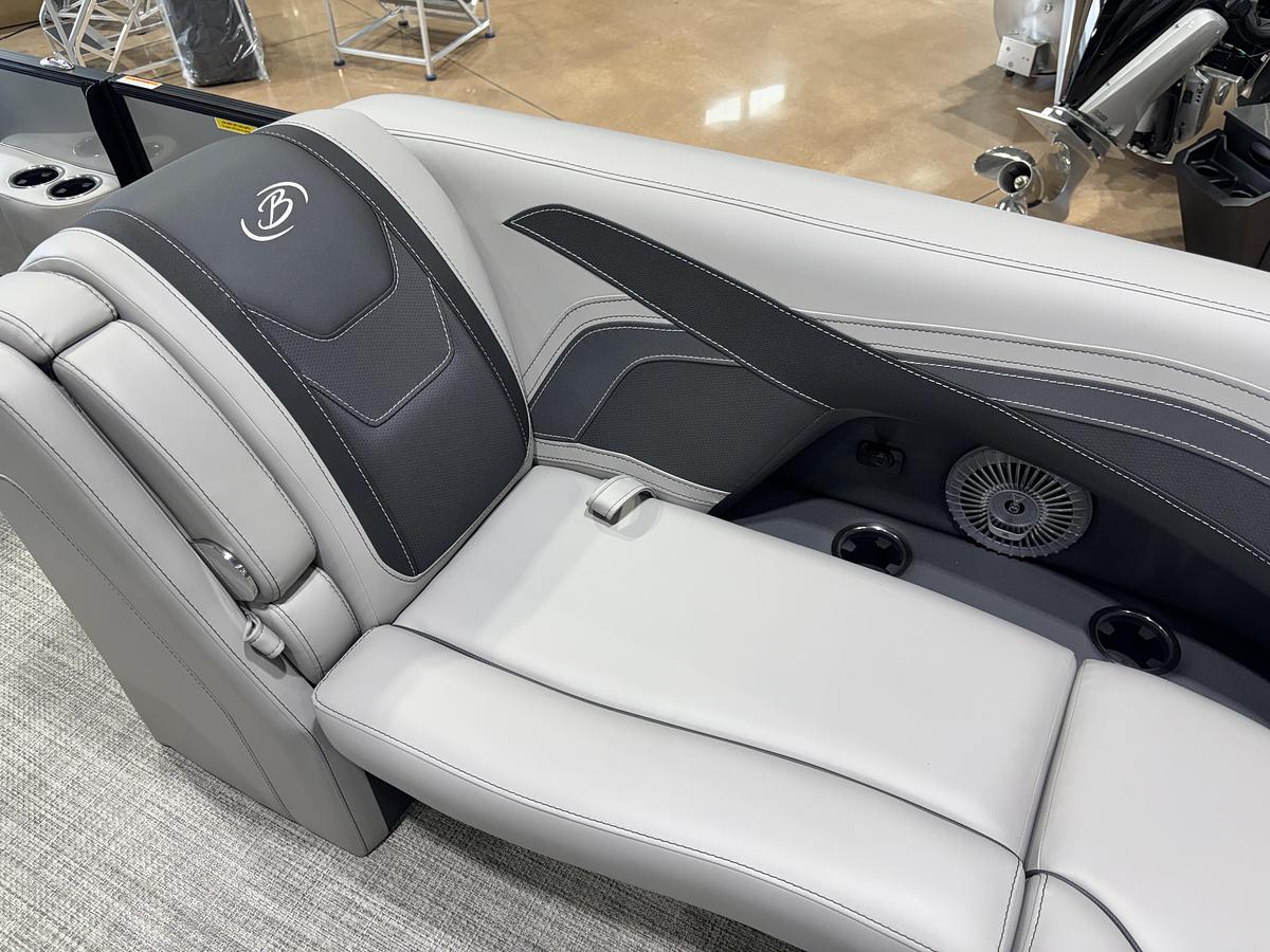 2027 Barletta Boats Cabrio C22UC