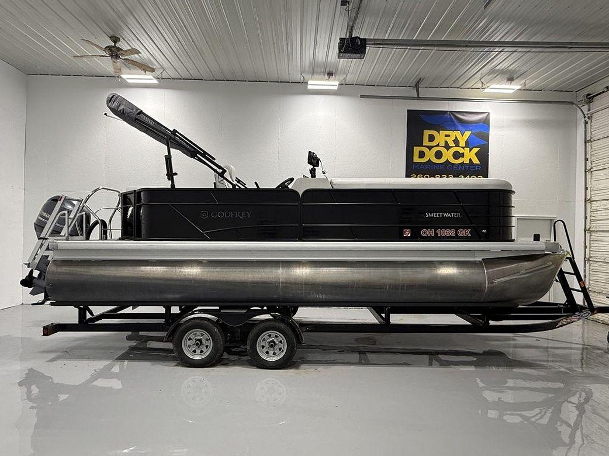 Used 2022 Godfrey Pontoons Sweetwater 2286 C