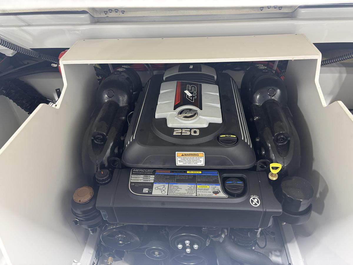 Used 2021 Crownline 210SS
