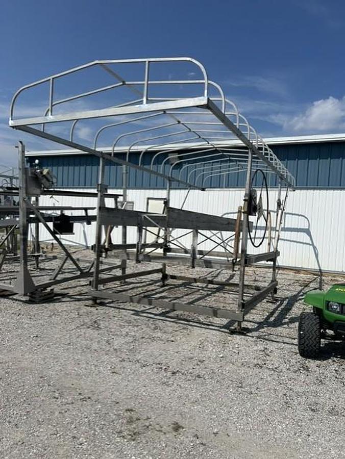Used Used R&G 4000# Pontoon Lift 24X108 Canopy