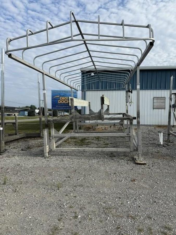 Used Used Hewitt 3000# Pontoon Lift with 27X120 Canopy