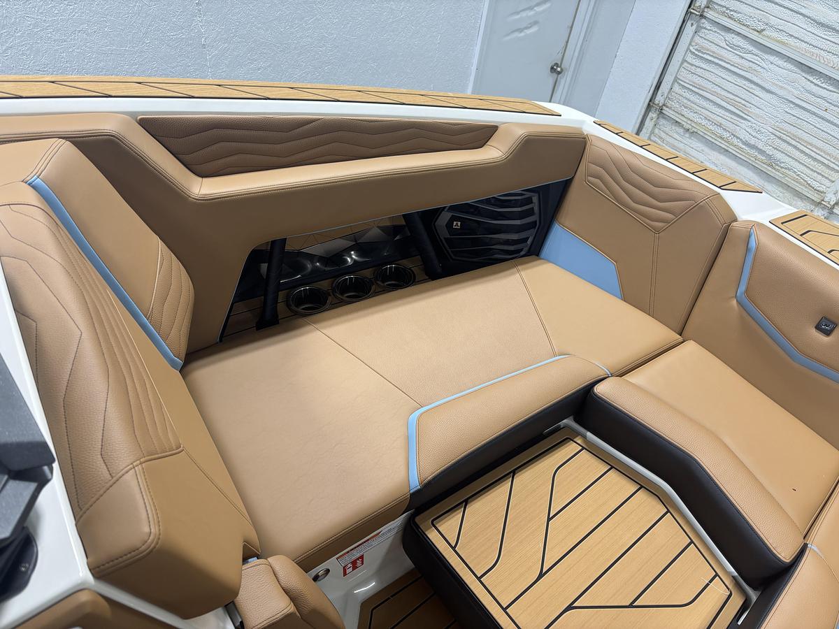 2027 Nautique G23