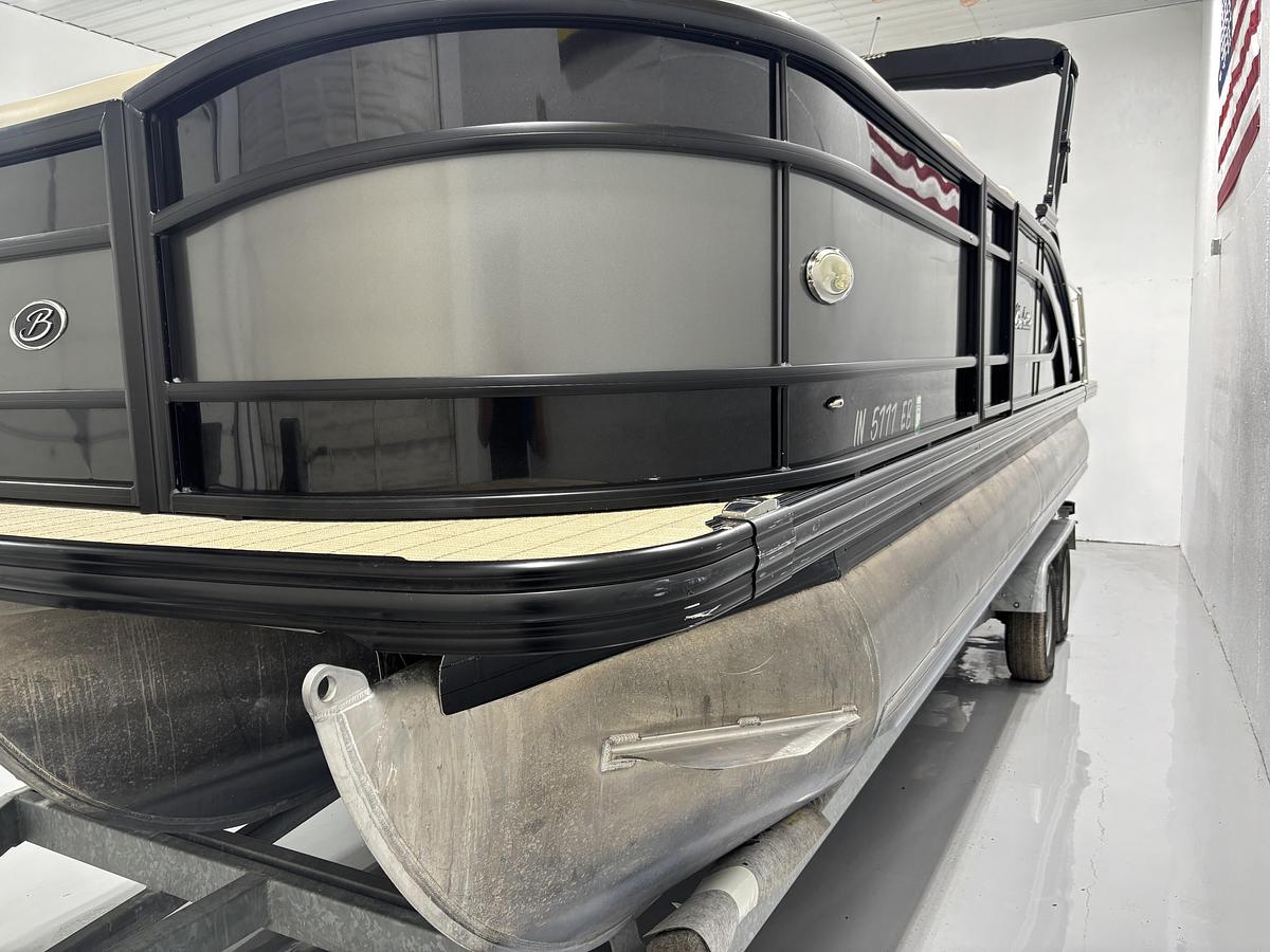 Used 2019 Barletta Boats L23UC