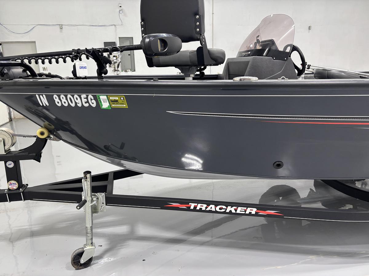 Used 2021 Tracker Pro Guide V-16