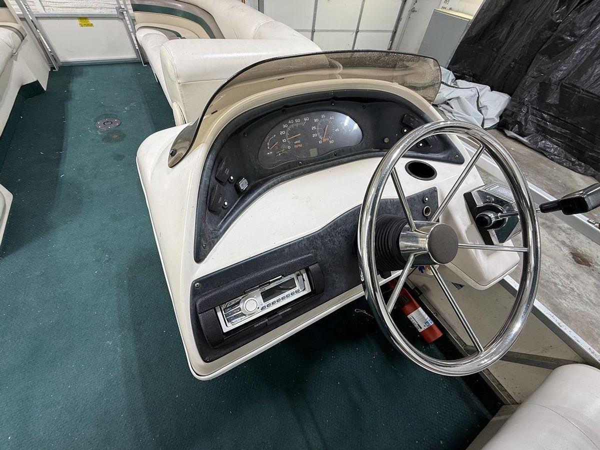 Used 1999 Starcraft Stardeck 240 Elite