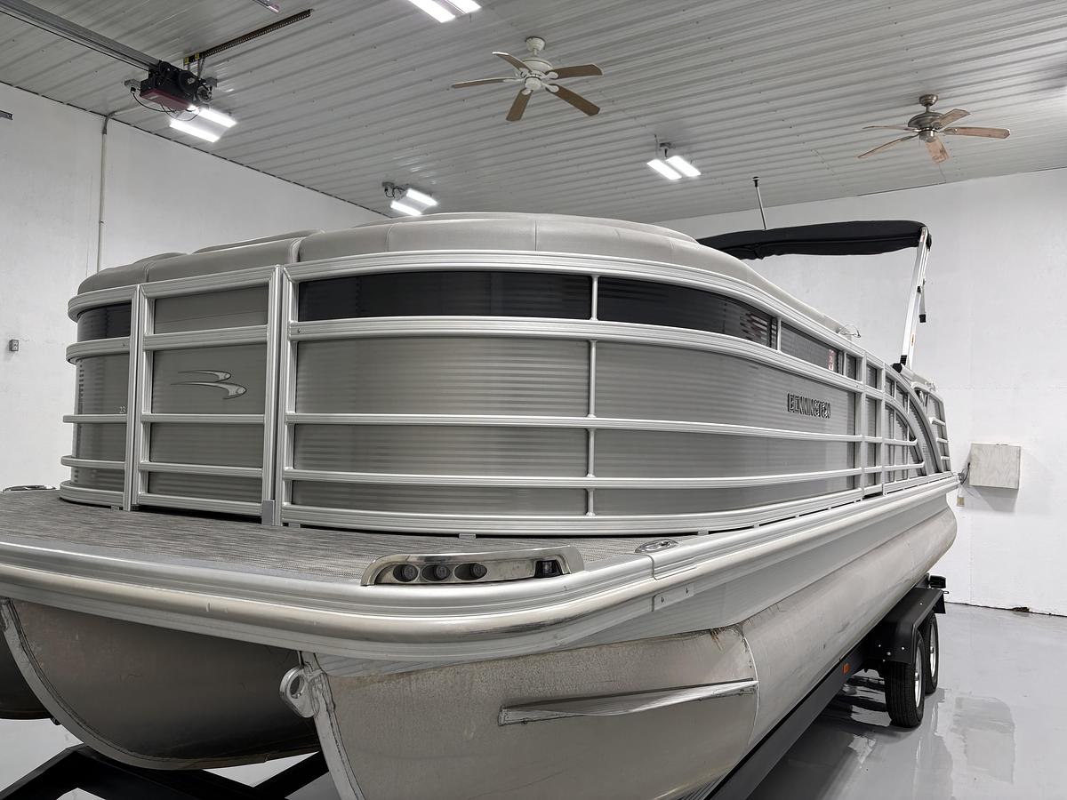 Used 2021 Bennington 23RFB ESP Tritoon