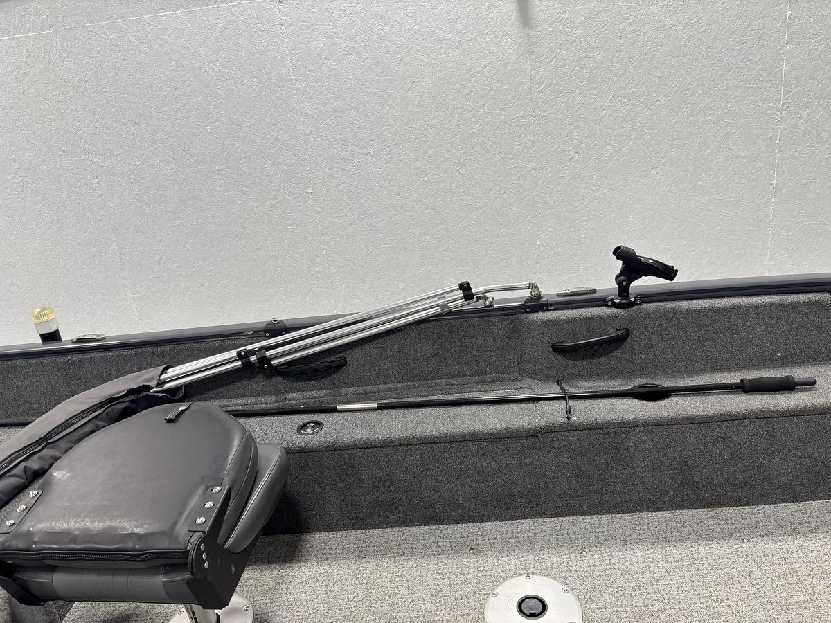 Used 2021 Tracker Pro Guide V-16