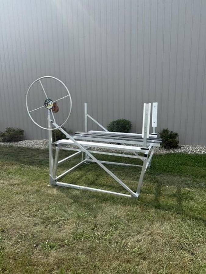 Hewitt 1150# PWC Lift-67"X72"