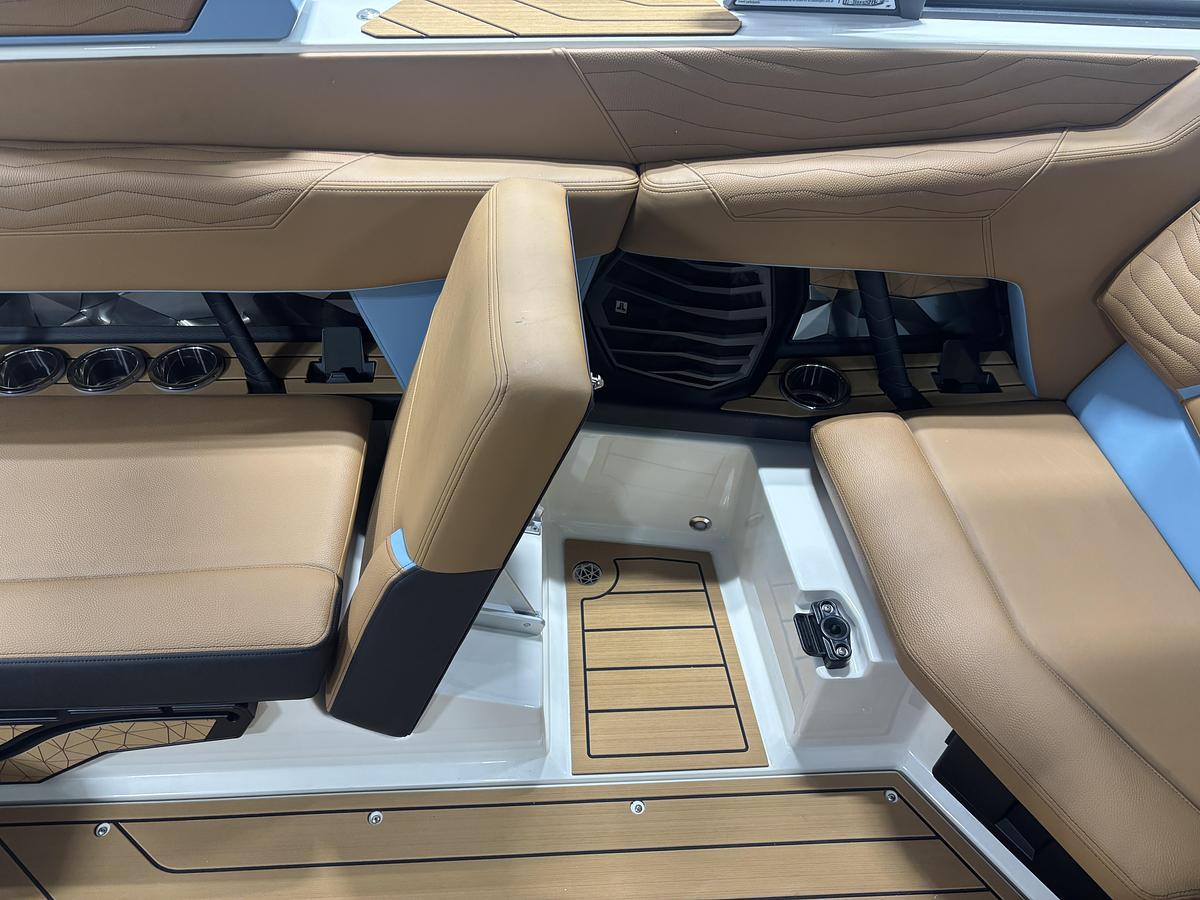 2027 Nautique G23