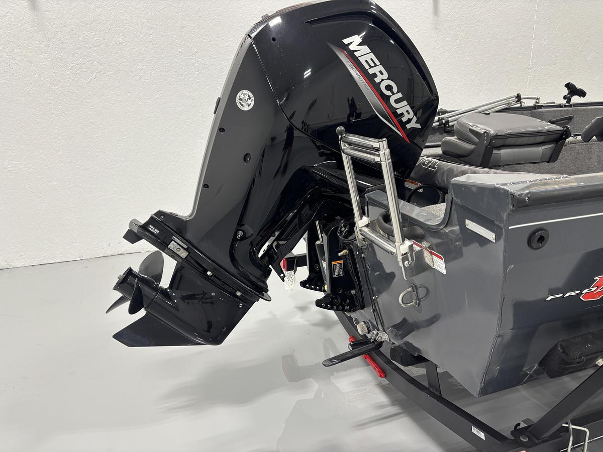 Used 2021 Tracker Pro Guide V-16